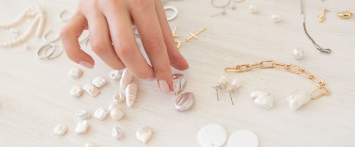 jeweler hand making jewellery